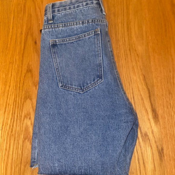 PRETTY LITTLE THING -- DENIM SHORTS - Picture 2 of 2